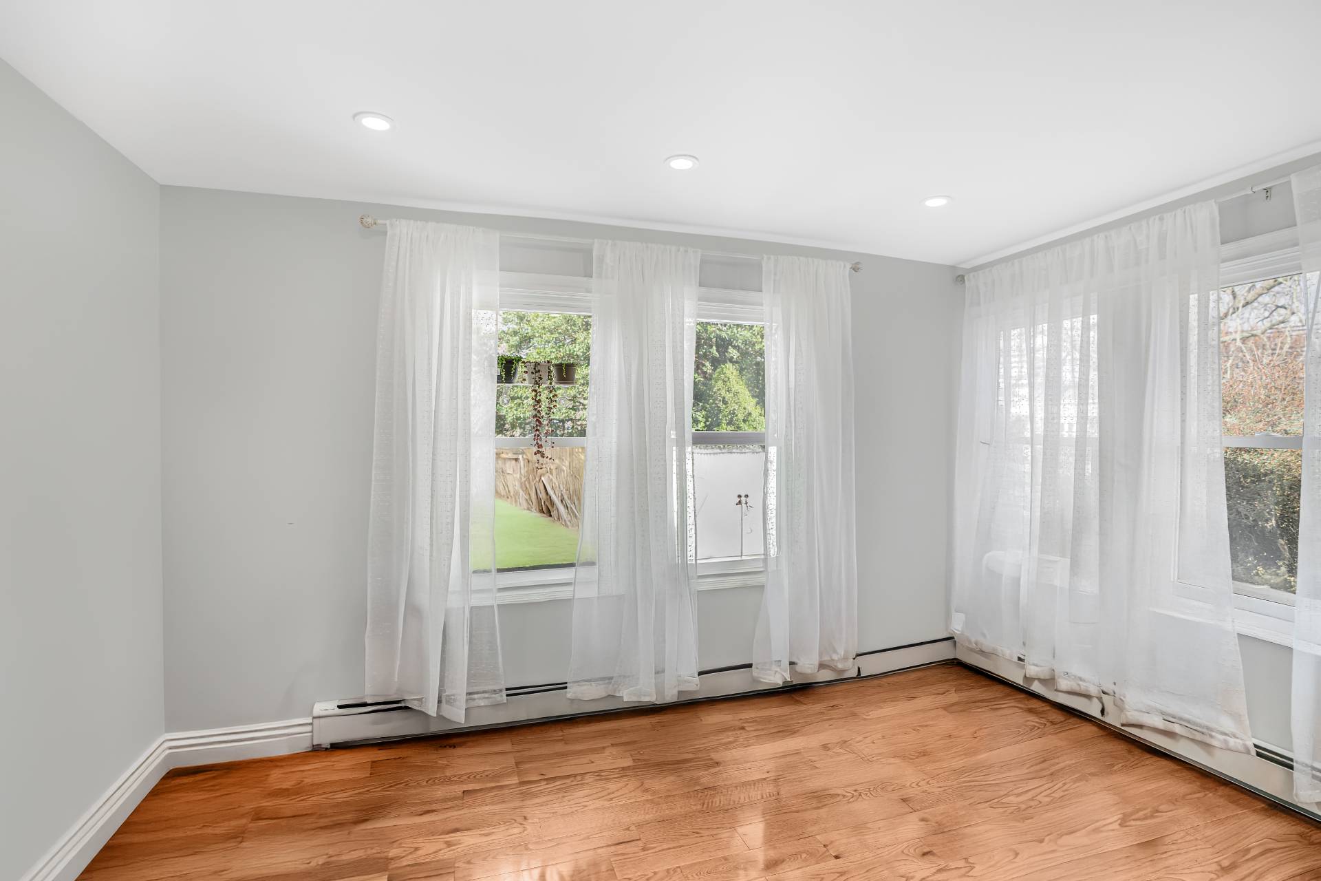 #20 photo, 8300 Main Road, East Marion , NY 11939