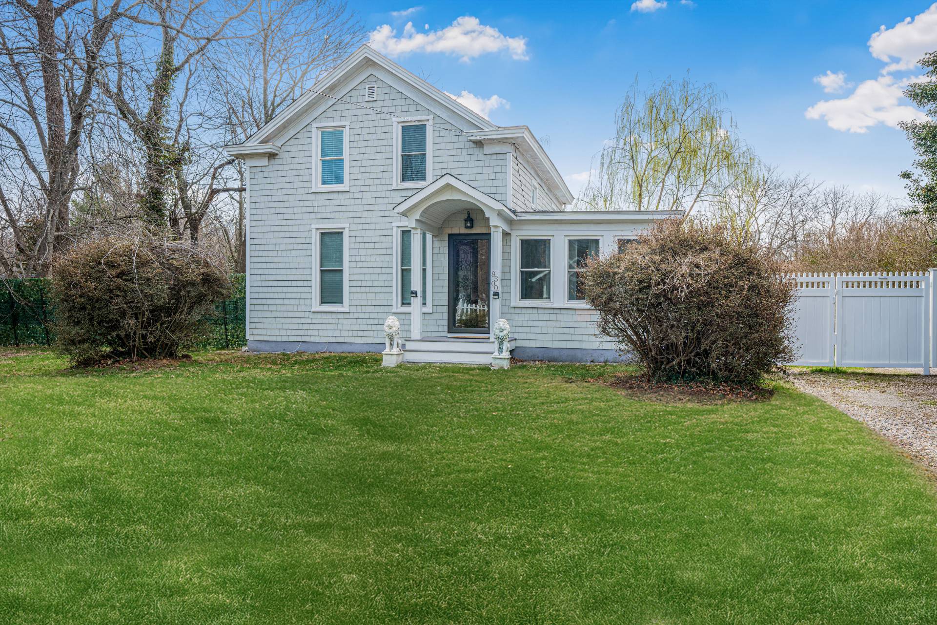 #22 photo, 8300 Main Road, East Marion , NY 11939