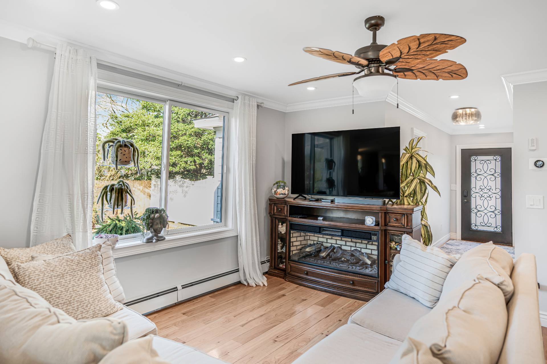 #7 photo, 8300 Main Road, East Marion , NY 11939