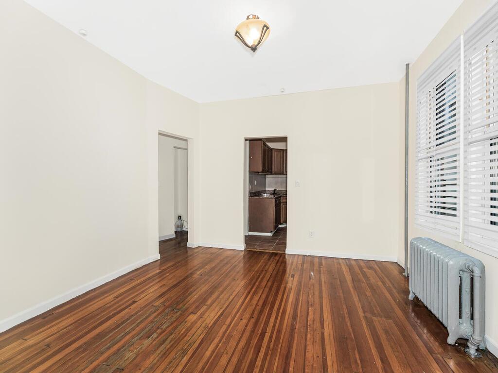 #3 photo, 756 E 225th Street, Bronx , NY 10466