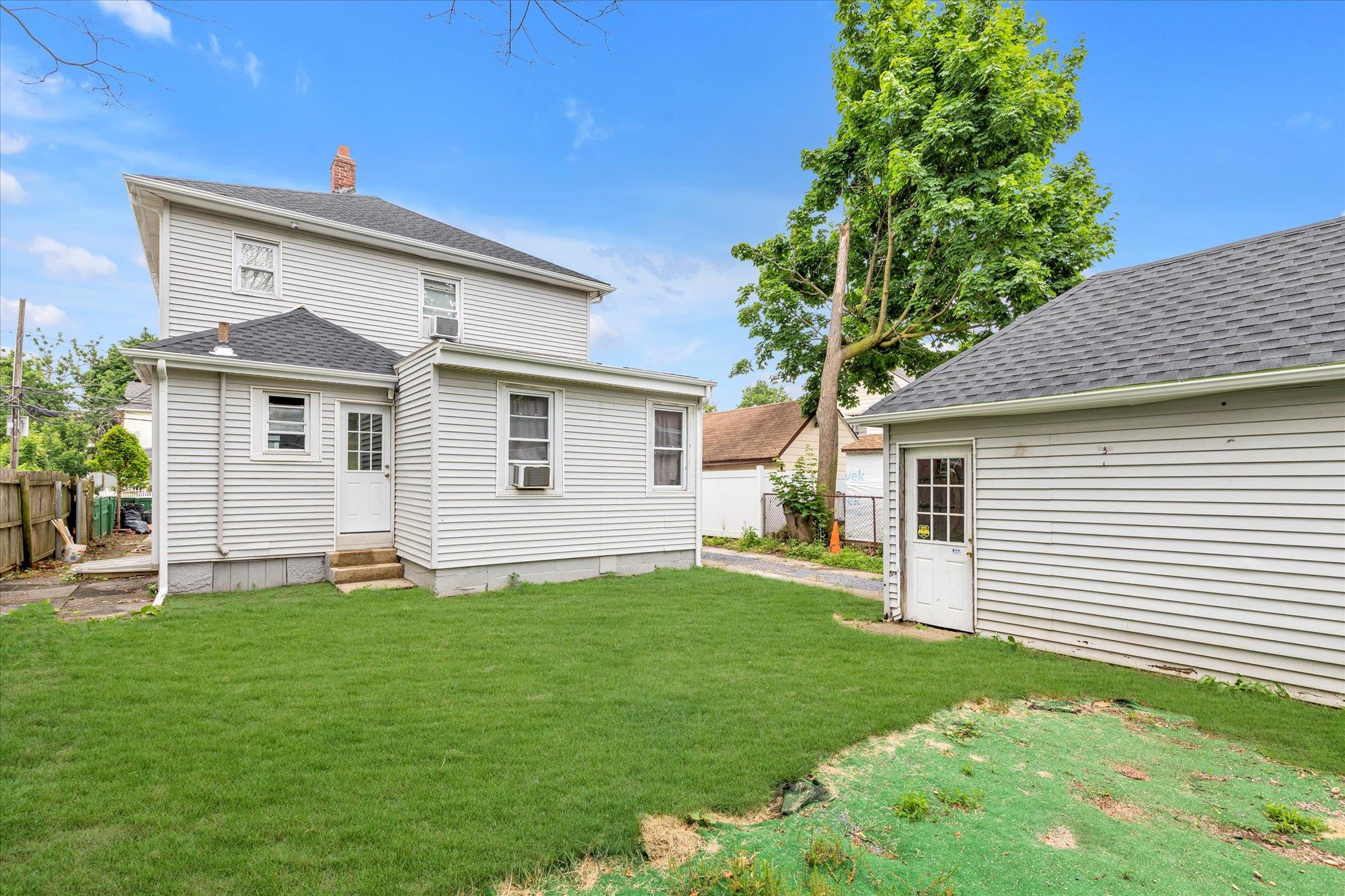 #20 photo, 30 Burr Avenue, Hempstead , NY 11550