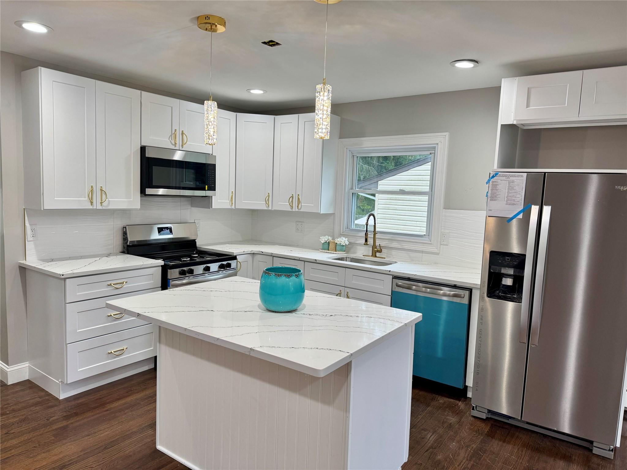 #4 photo, 38 Moffitt Boulevard, East Islip , NY 11730