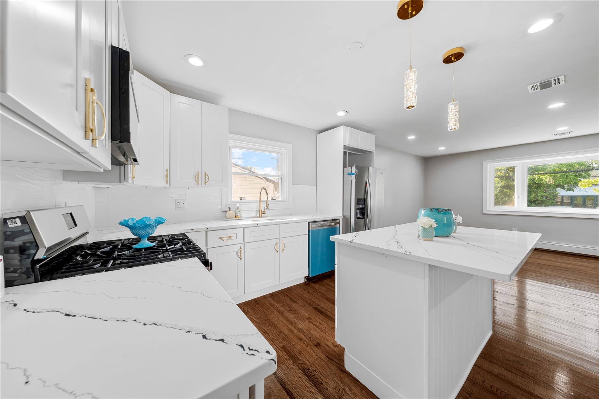 #5 photo, 38 Moffitt Boulevard, East Islip , NY 11730