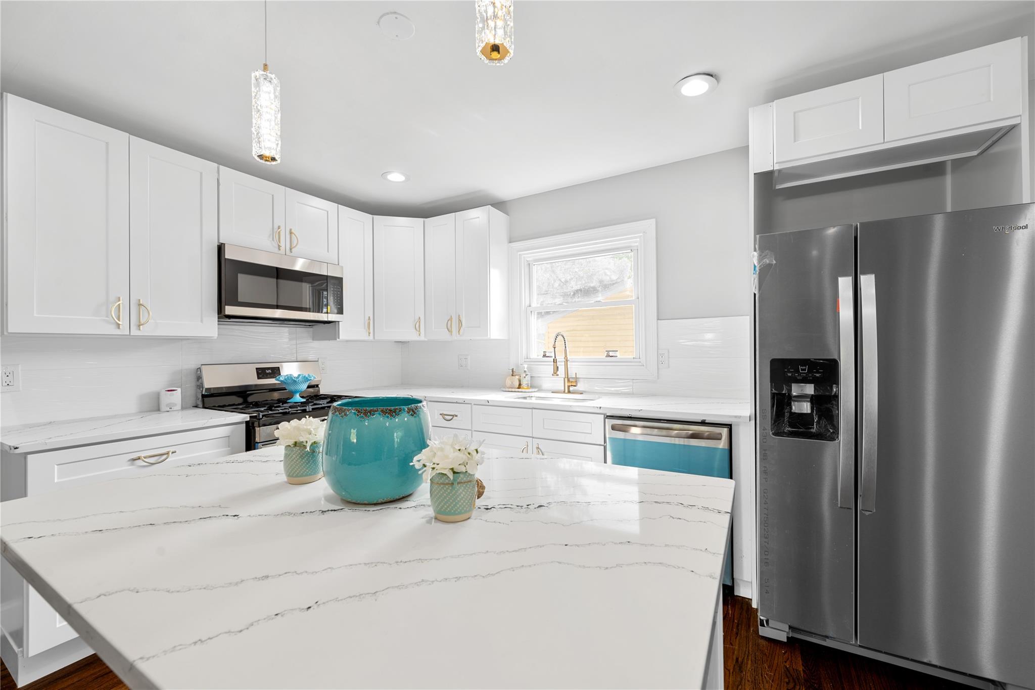 #6 photo, 38 Moffitt Boulevard, East Islip , NY 11730