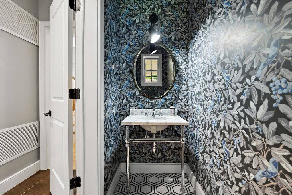 #37 photo, 97 Oak Lane, Amagansett , NY 11937