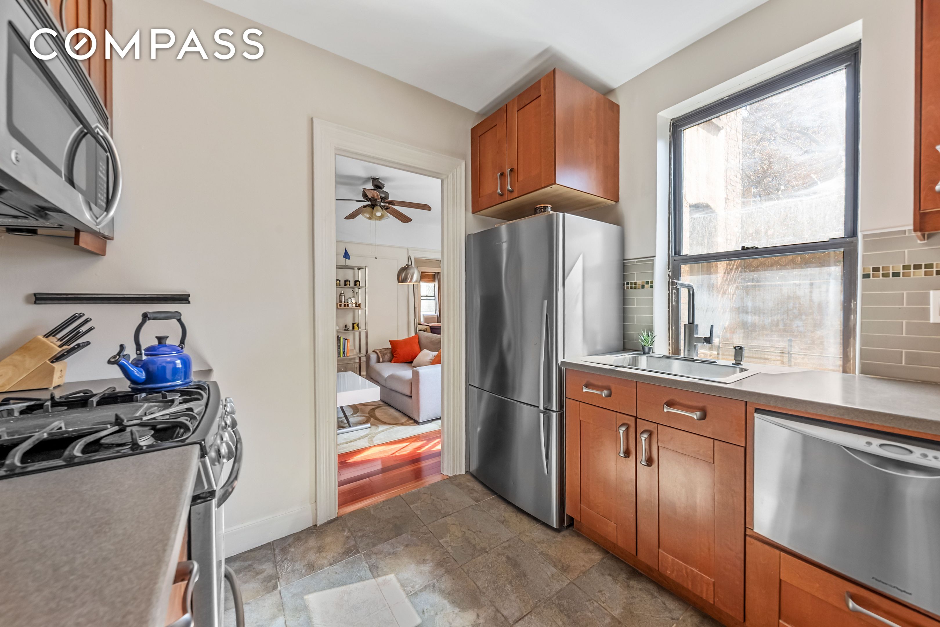 #4 photo, 411 W 44th Street, マンハッタン Hell's Kitchen , NY 10036