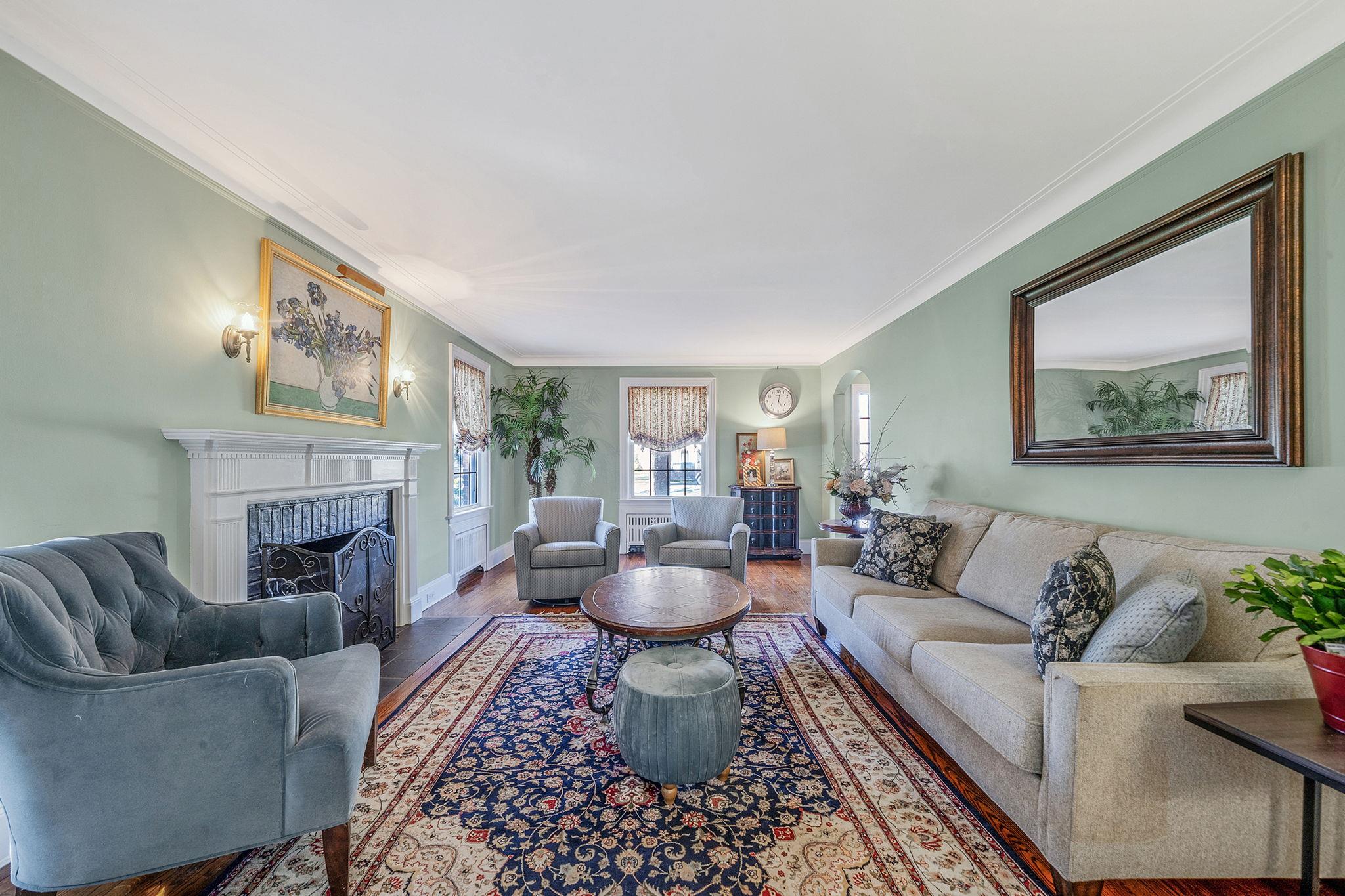 #8 photo, 1 Prospect Avenue, Garden City , NY 11530