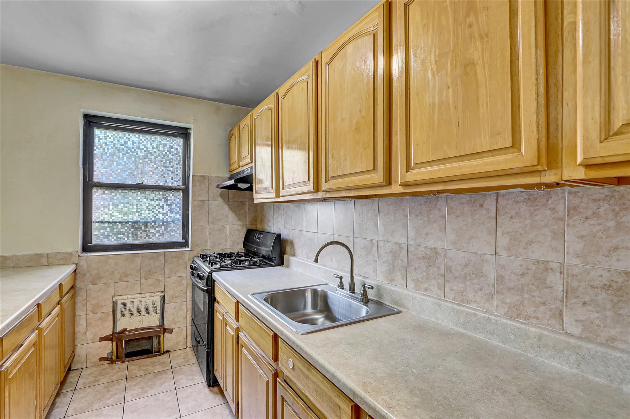 #13 photo, 4405 Macnish Street, クイーンズ区 Elmhurst , NY 11373