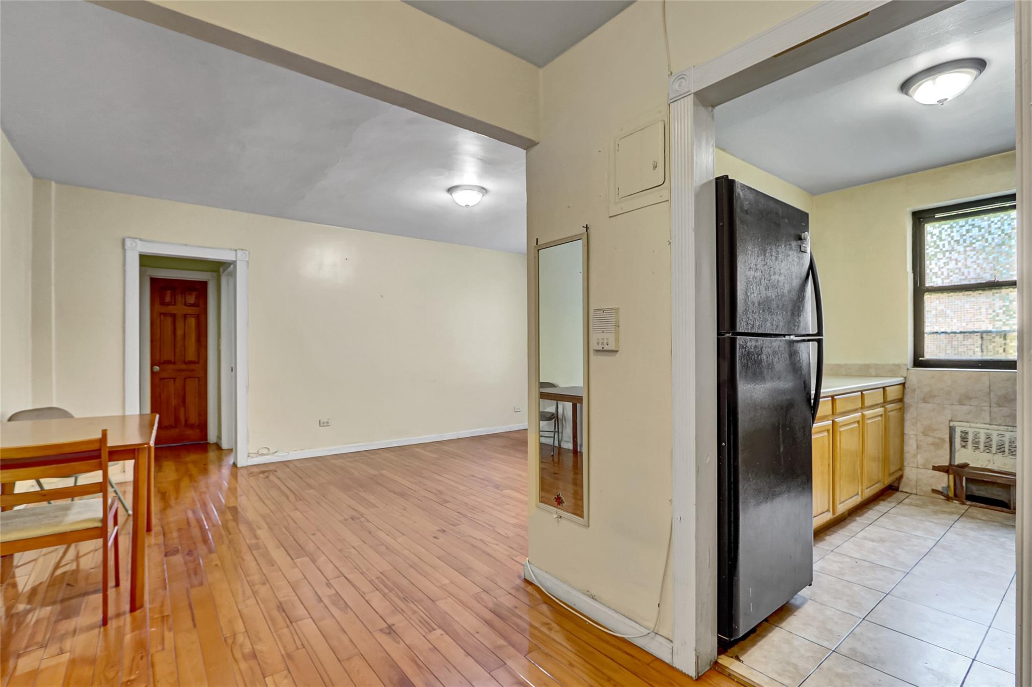 #4 photo, 4405 Macnish Street, クイーンズ区 Elmhurst , NY 11373