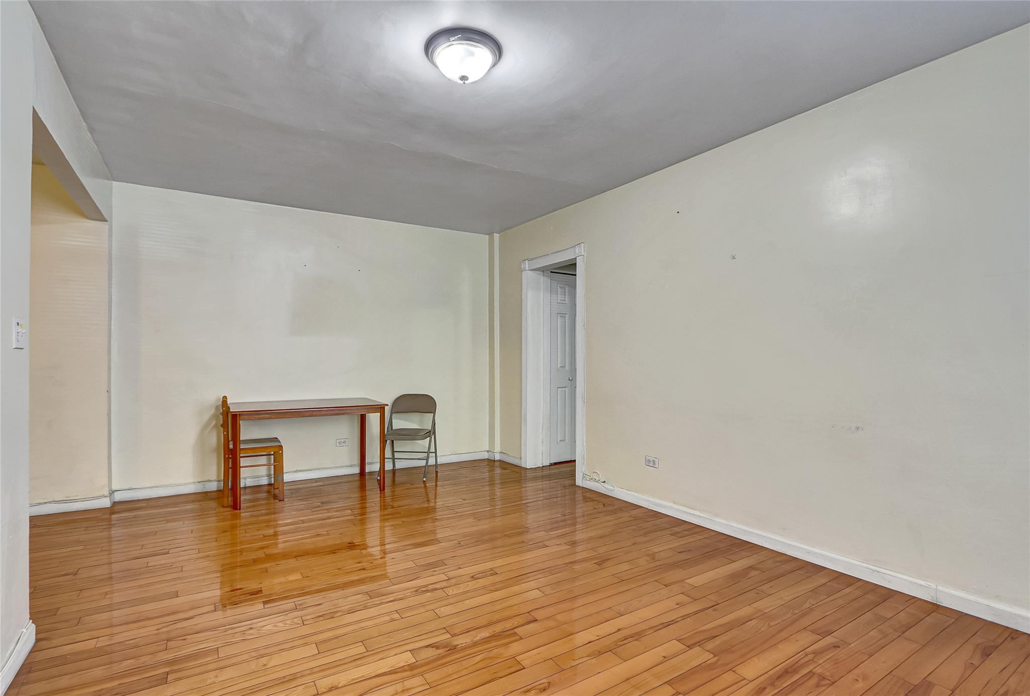 #6 photo, 4405 Macnish Street, クイーンズ区 Elmhurst , NY 11373