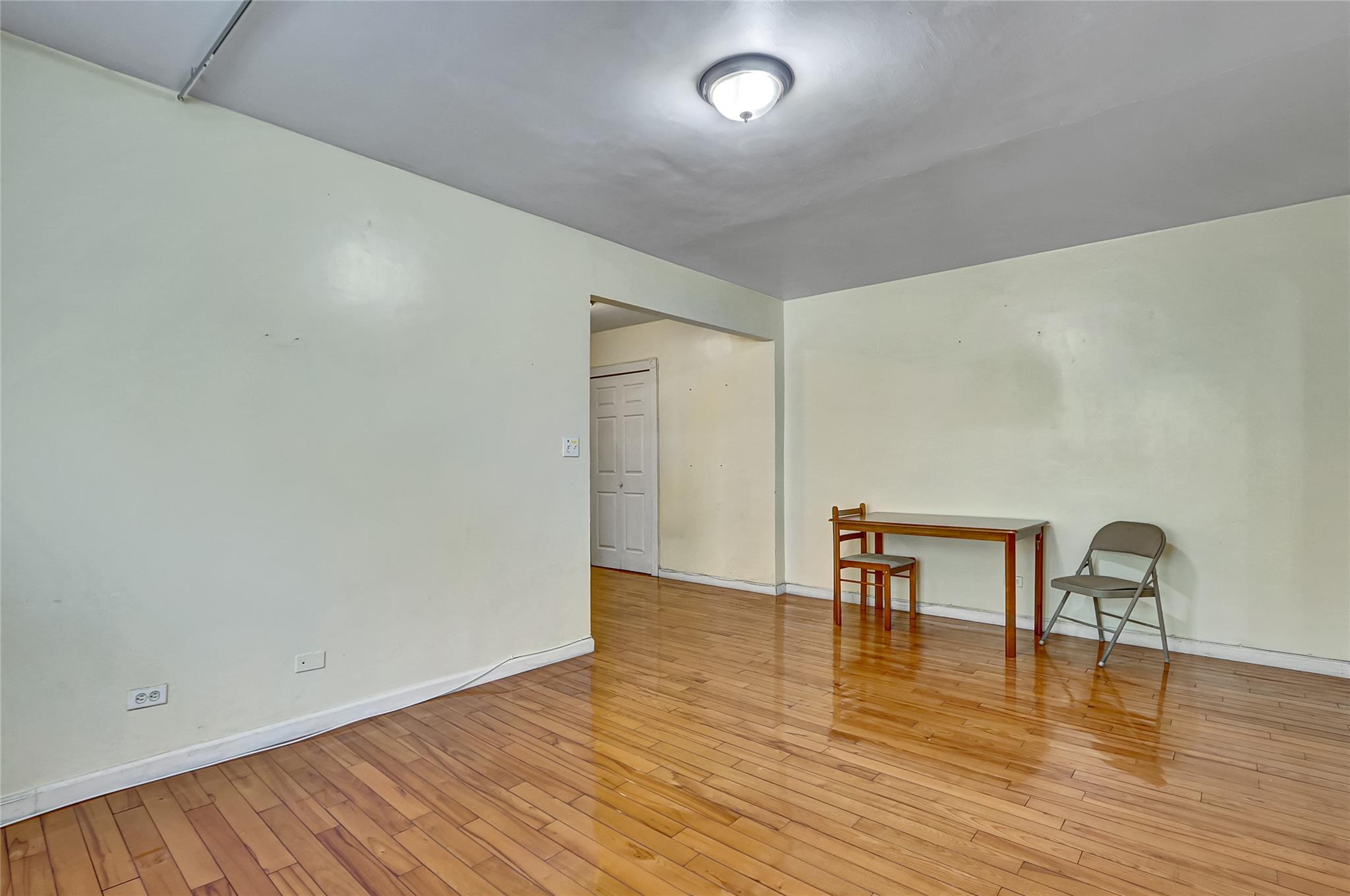 #7 photo, 4405 Macnish Street, クイーンズ区 Elmhurst , NY 11373