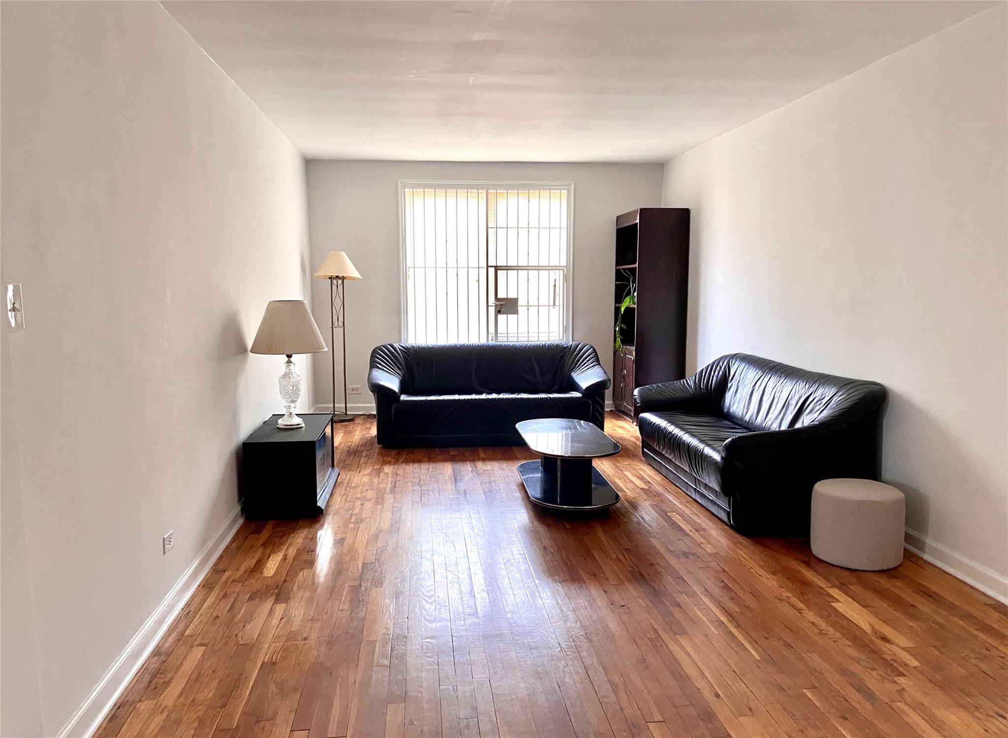 #4 photo, 84-20 51 Avenue, クイーンズ区 Elmhurst , NY 11373