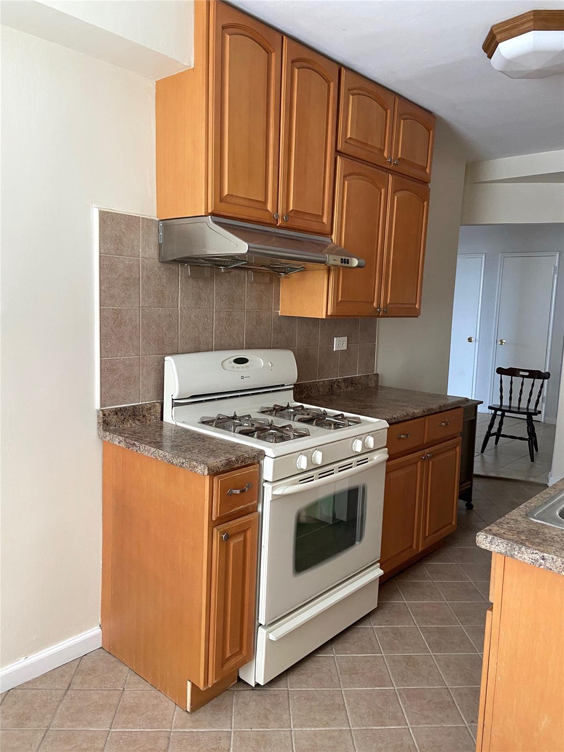 #9 photo, 84-20 51 Avenue, クイーンズ区 Elmhurst , NY 11373