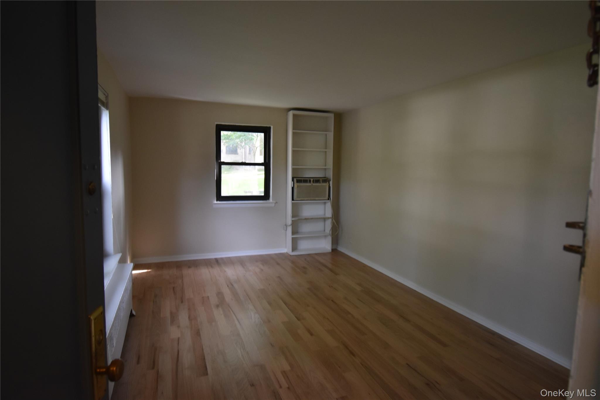 #3 photo, 23 West Mill Drive, Great Neck , NY 11021