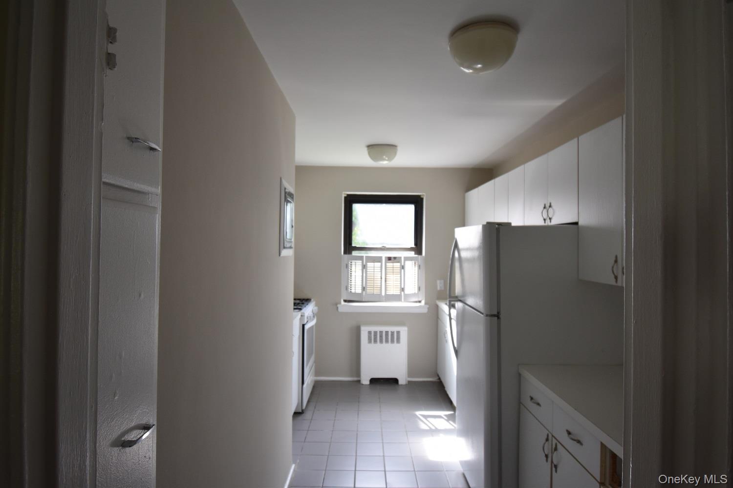 #7 photo, 23 West Mill Drive, Great Neck , NY 11021