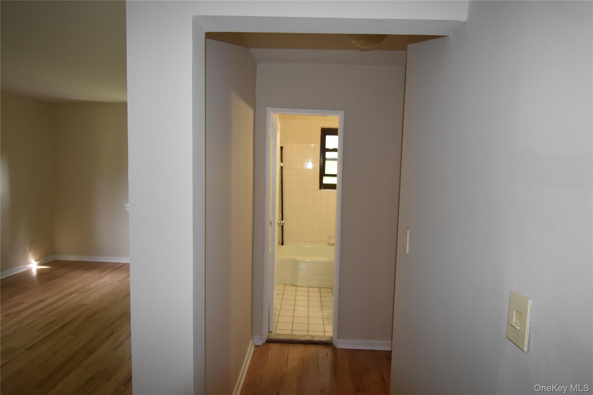 #8 photo, 23 West Mill Drive, Great Neck , NY 11021