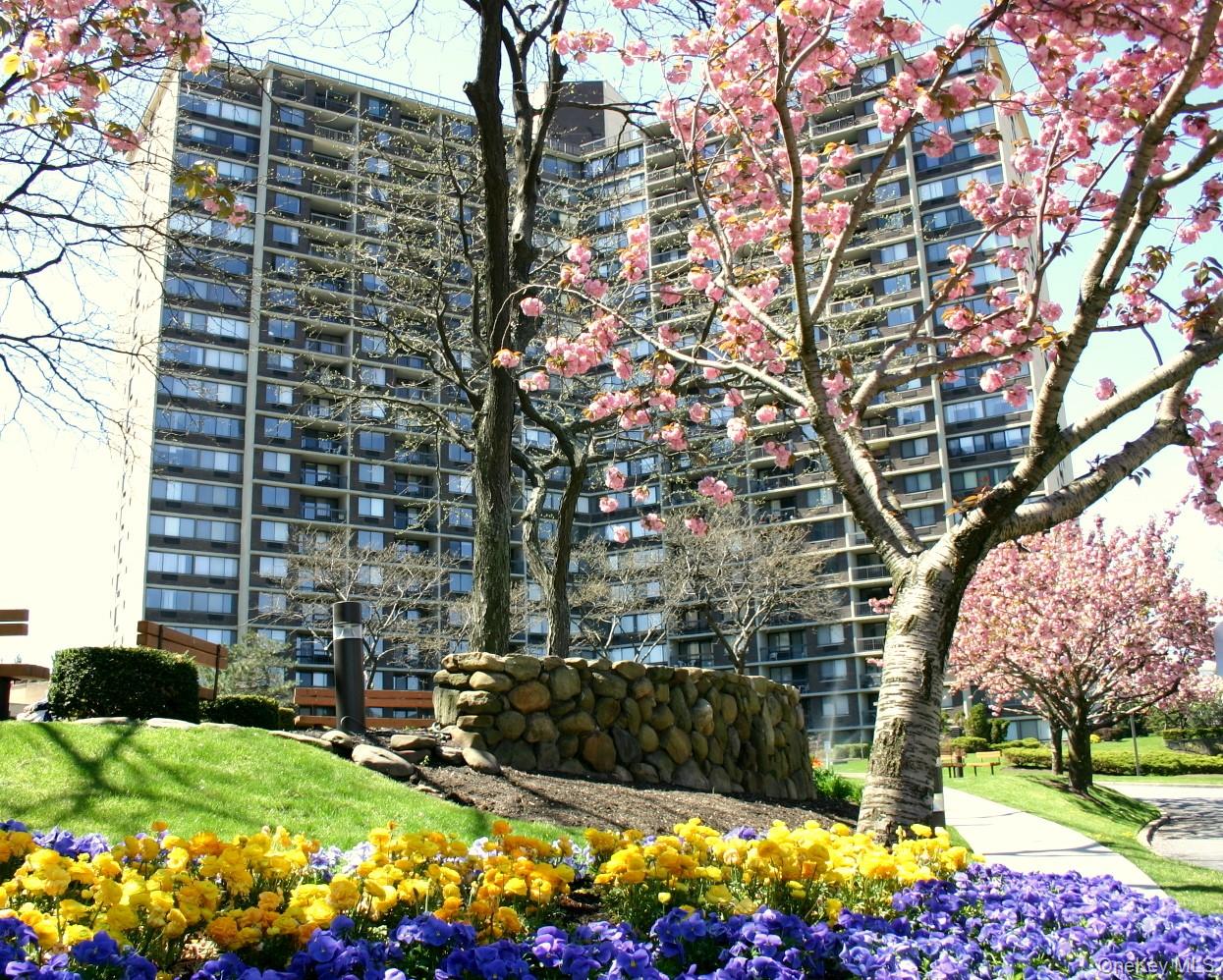 #18 photo, 2 Bay Club Drive, كوينز Bayside , NY 11360