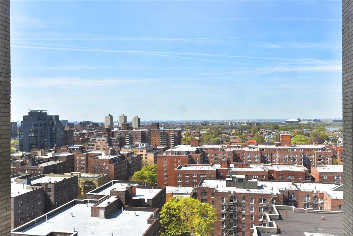 #17 photo, 110-11 Queens Boulevard, クイーンズ区 Forest Hills , NY 11375