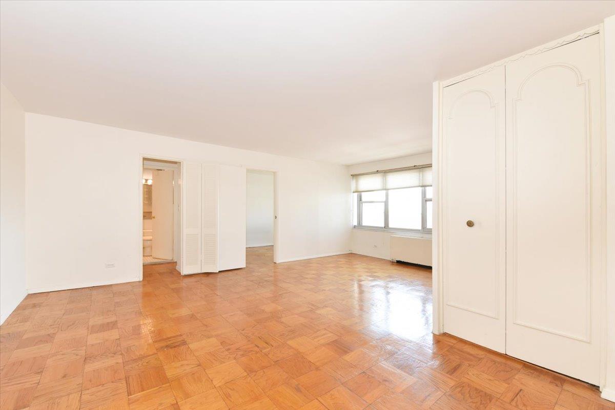 #18 photo, 110-11 Queens Boulevard, クイーンズ区 Forest Hills , NY 11375