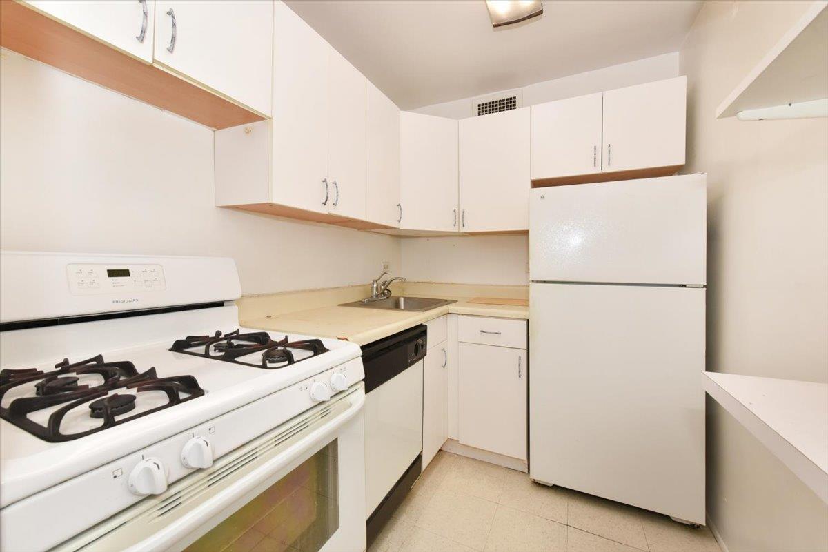 #19 photo, 110-11 Queens Boulevard, クイーンズ区 Forest Hills , NY 11375