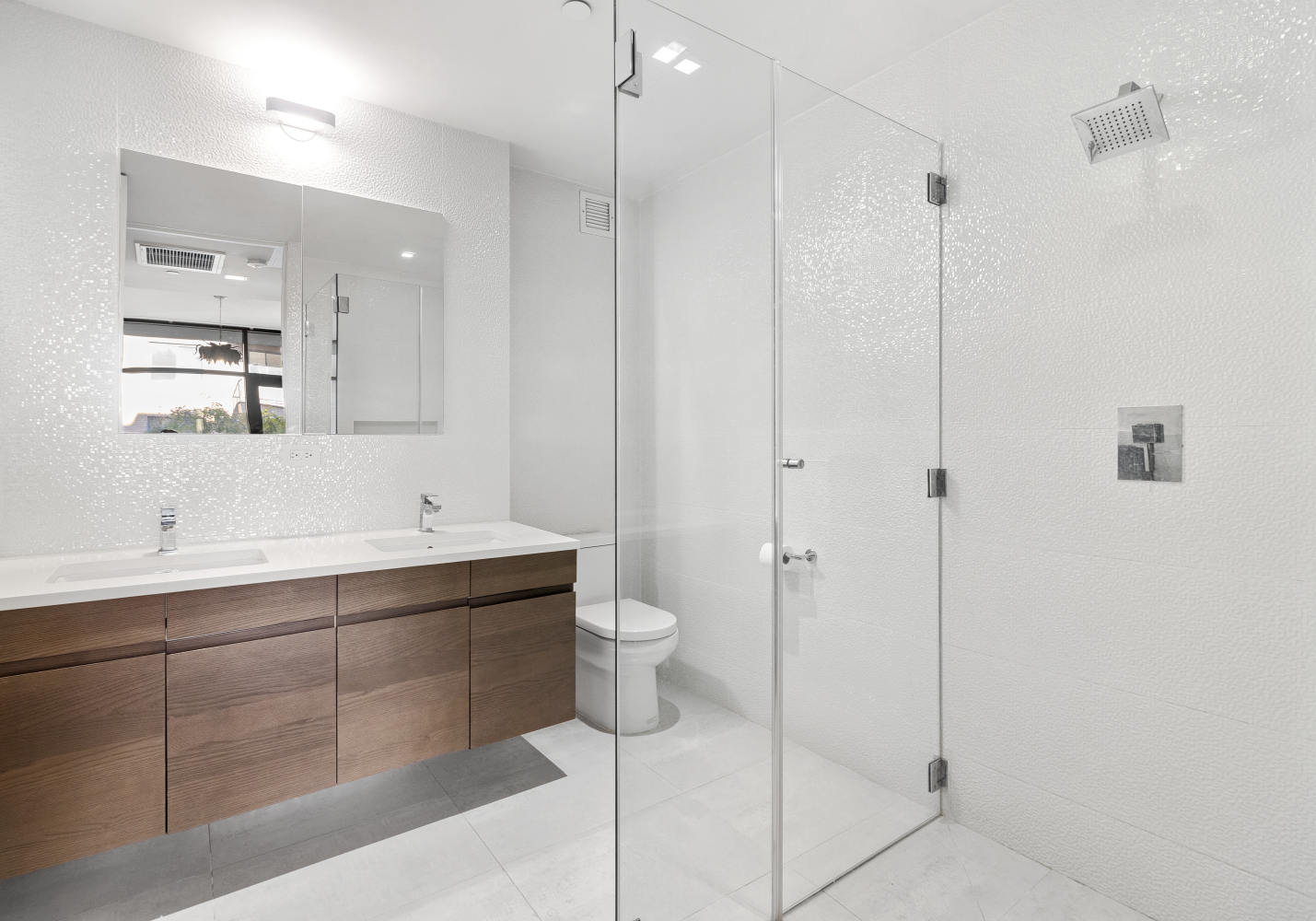 #9 photo, 277 E 7TH Street, マンハッタン East Village , NY 10009