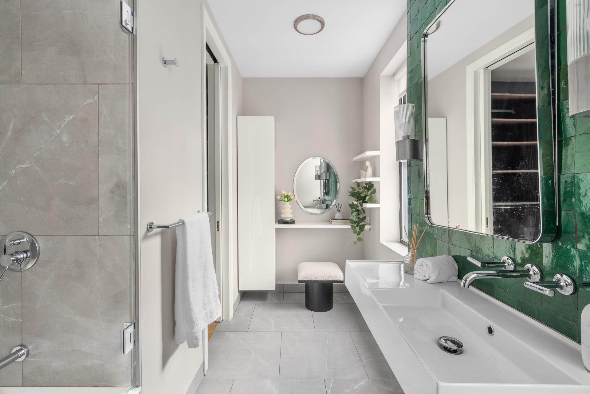 #10 photo, 99 E 4TH Street, マンハッタン East Village , NY 10003