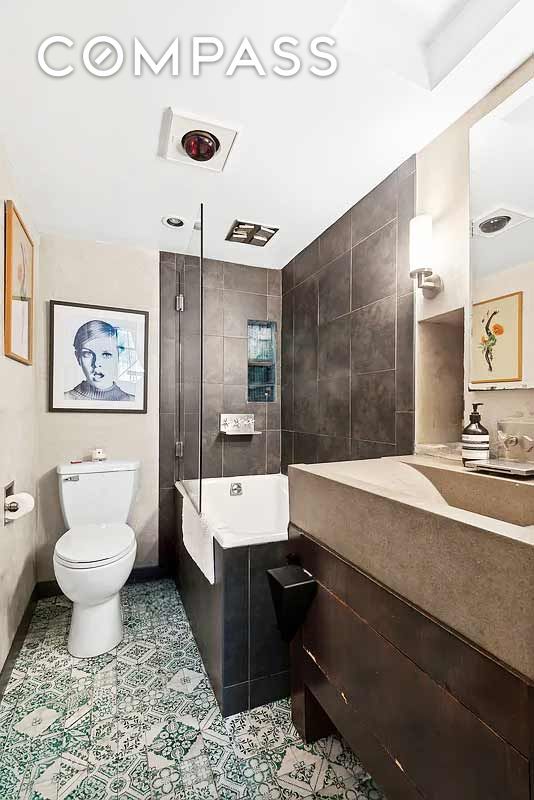 #7 photo, 300 E 4th Street, マンハッタン East Village , NY 10009