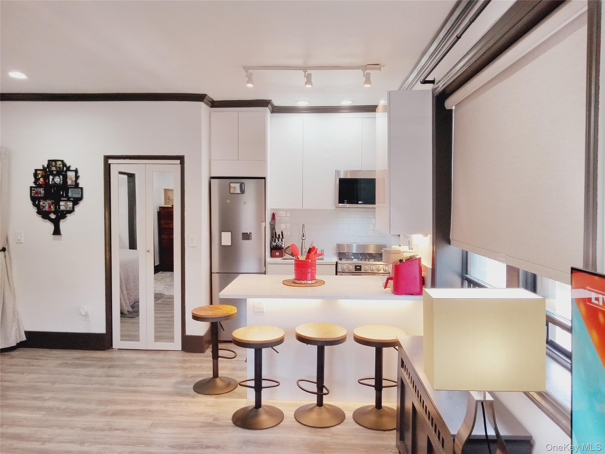 #3 photo, 4784 Boston Post Road, Pelham , NY 10803