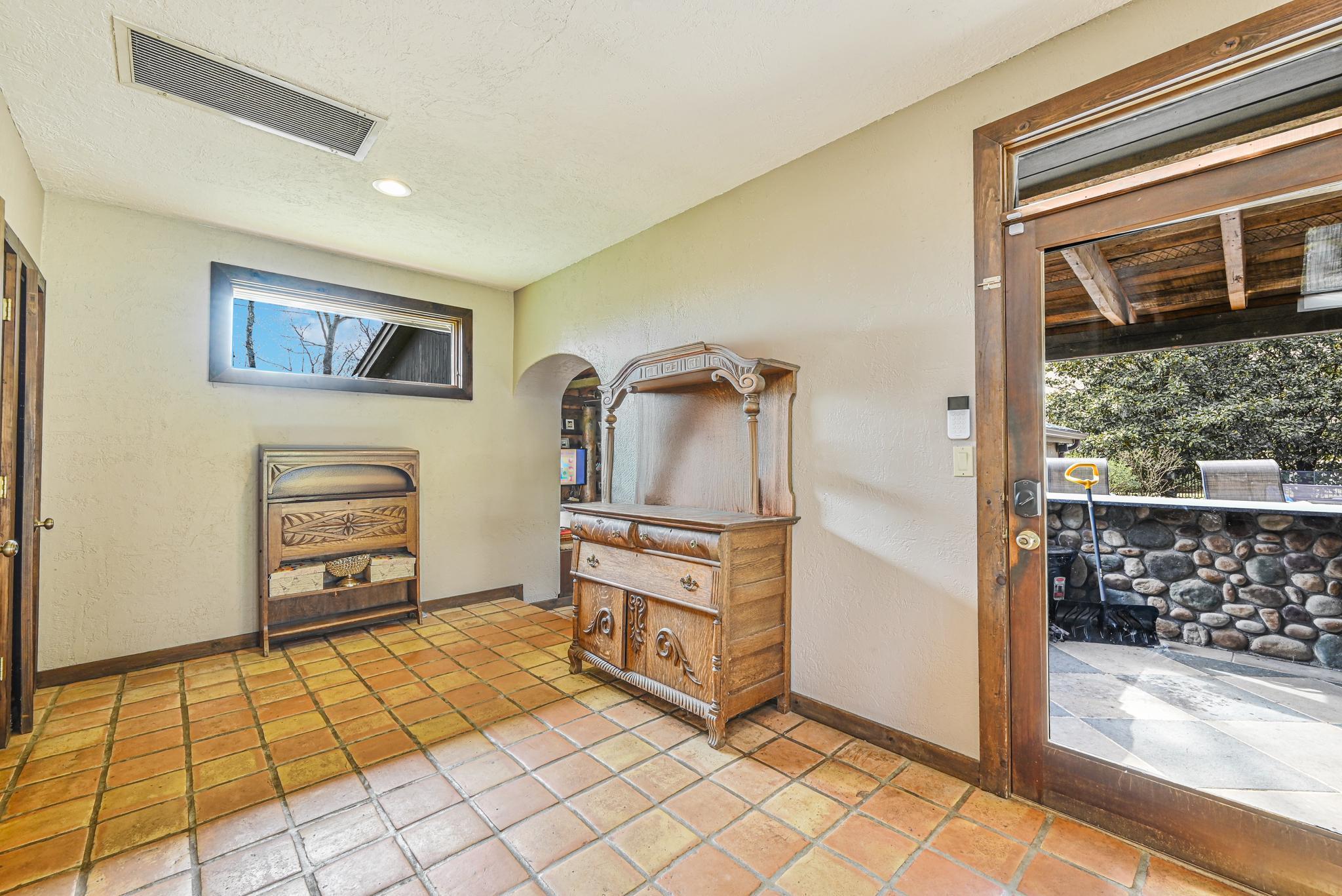 #10 photo, 527 Deer Park Avenue, Dix Hills , NY 11746-5207