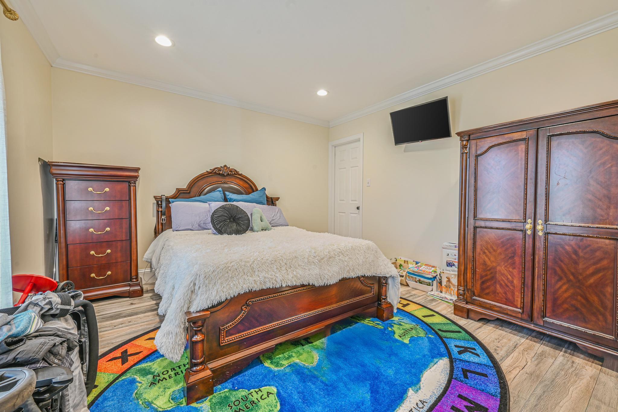 #17 photo, 527 Deer Park Avenue, Dix Hills , NY 11746-5207