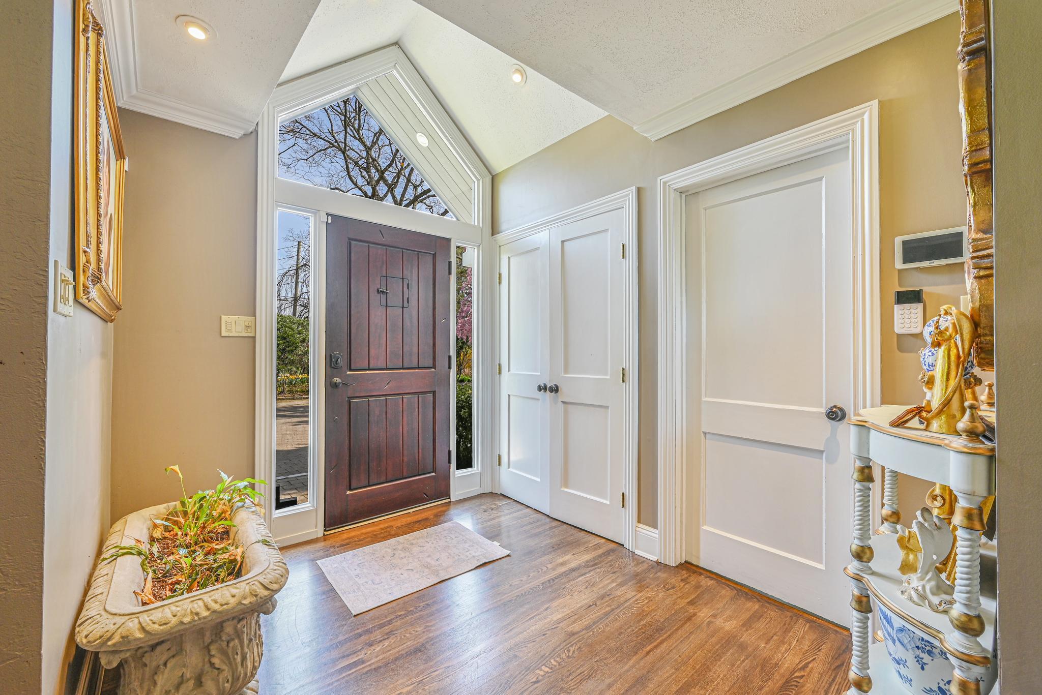 #2 photo, 527 Deer Park Avenue, Dix Hills , NY 11746-5207