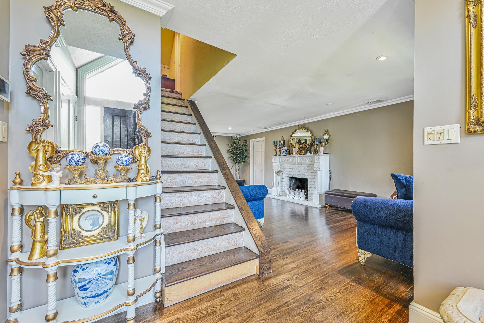 #3 photo, 527 Deer Park Avenue, Dix Hills , NY 11746-5207