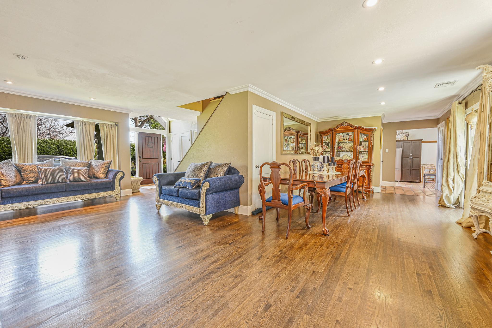 #5 photo, 527 Deer Park Avenue, Dix Hills , NY 11746-5207