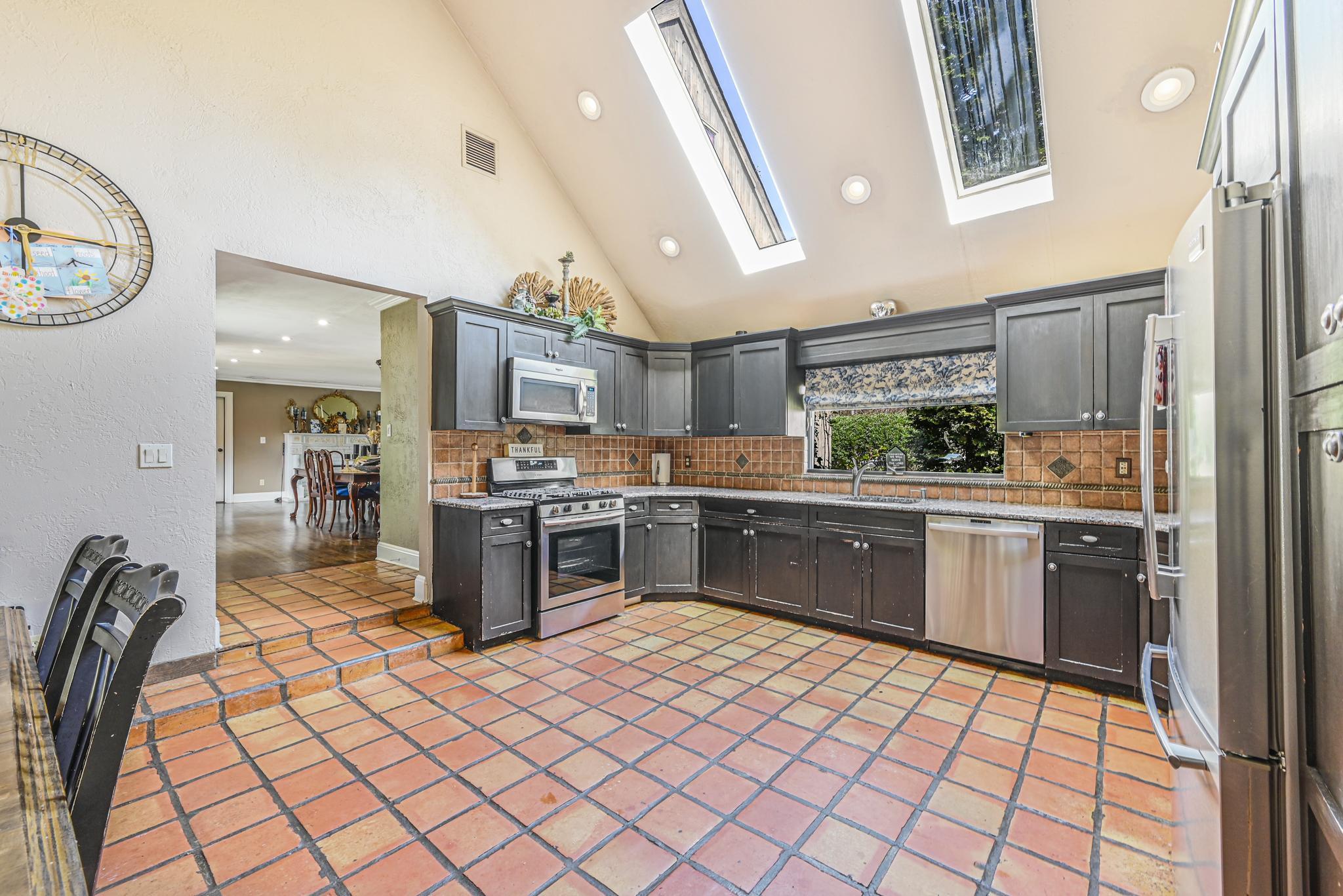 #7 photo, 527 Deer Park Avenue, Dix Hills , NY 11746-5207