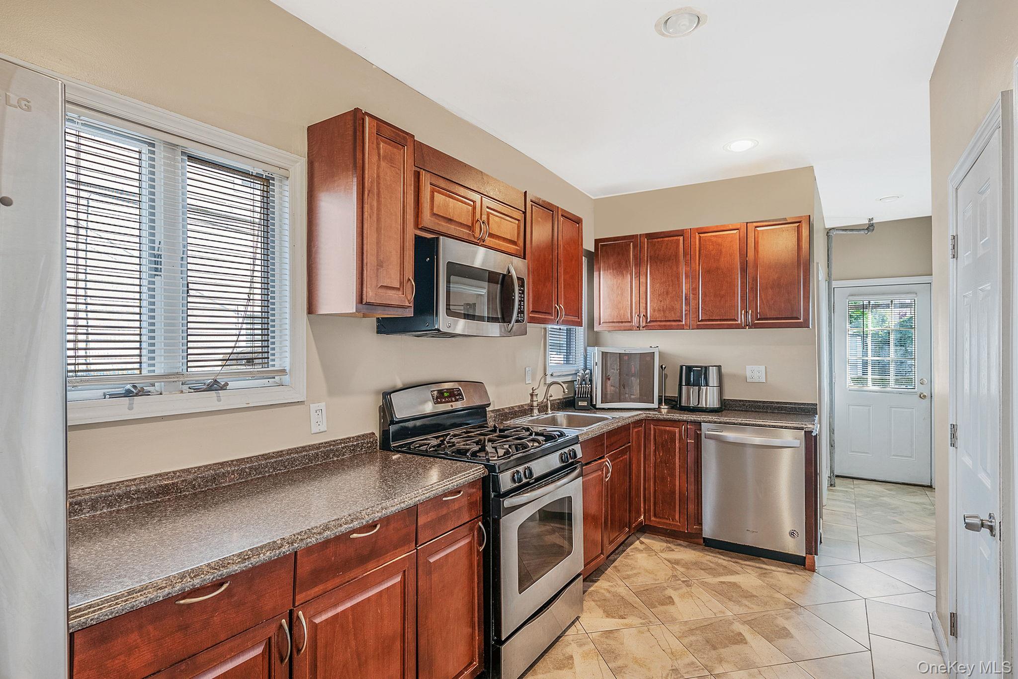 #16 photo, 236 W Pine Street, ナッソー郡 Long Beach , NY 11561