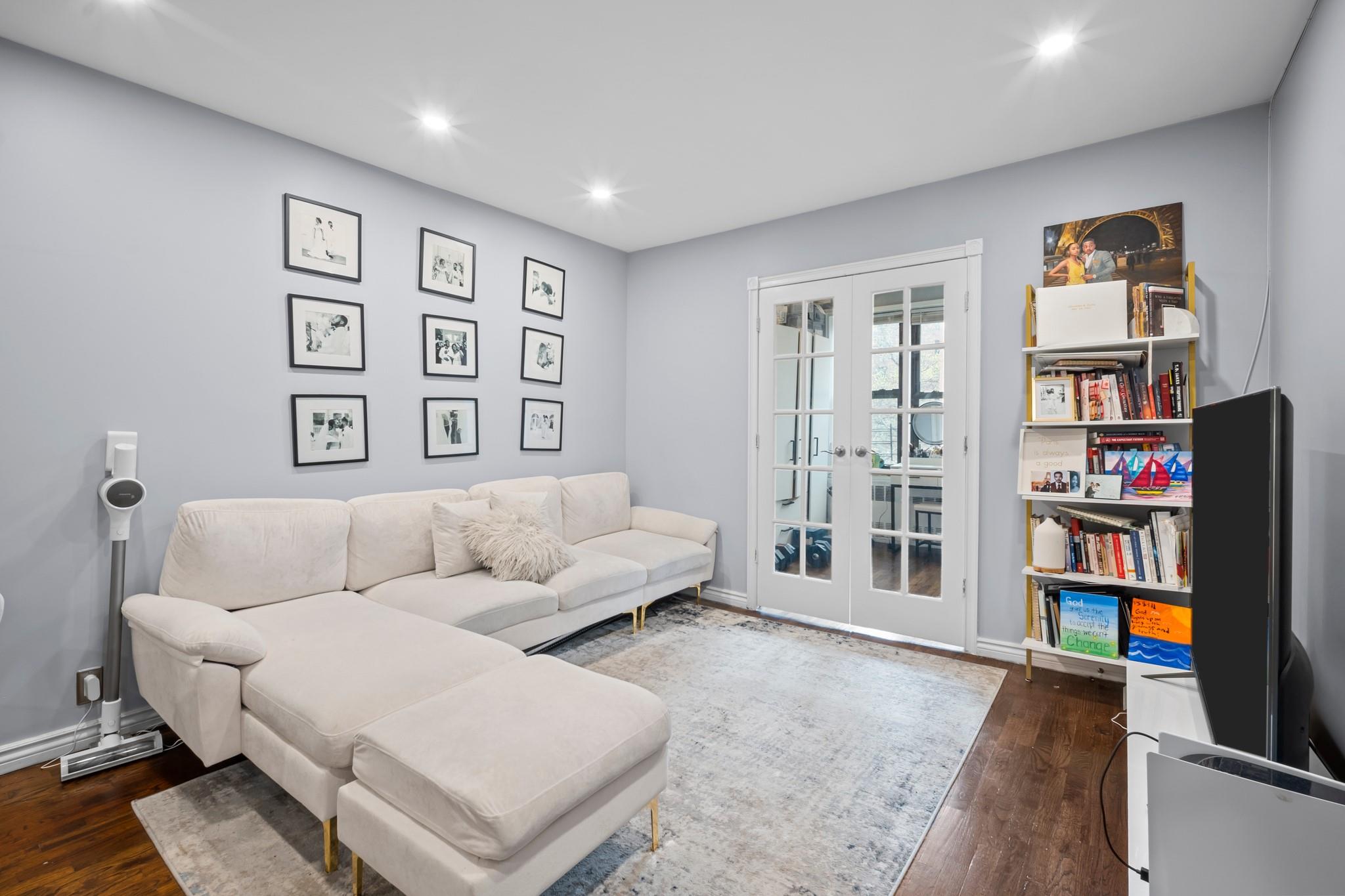 #3 photo, 5803 Calloway Street, كوينز Corona , NY 11368