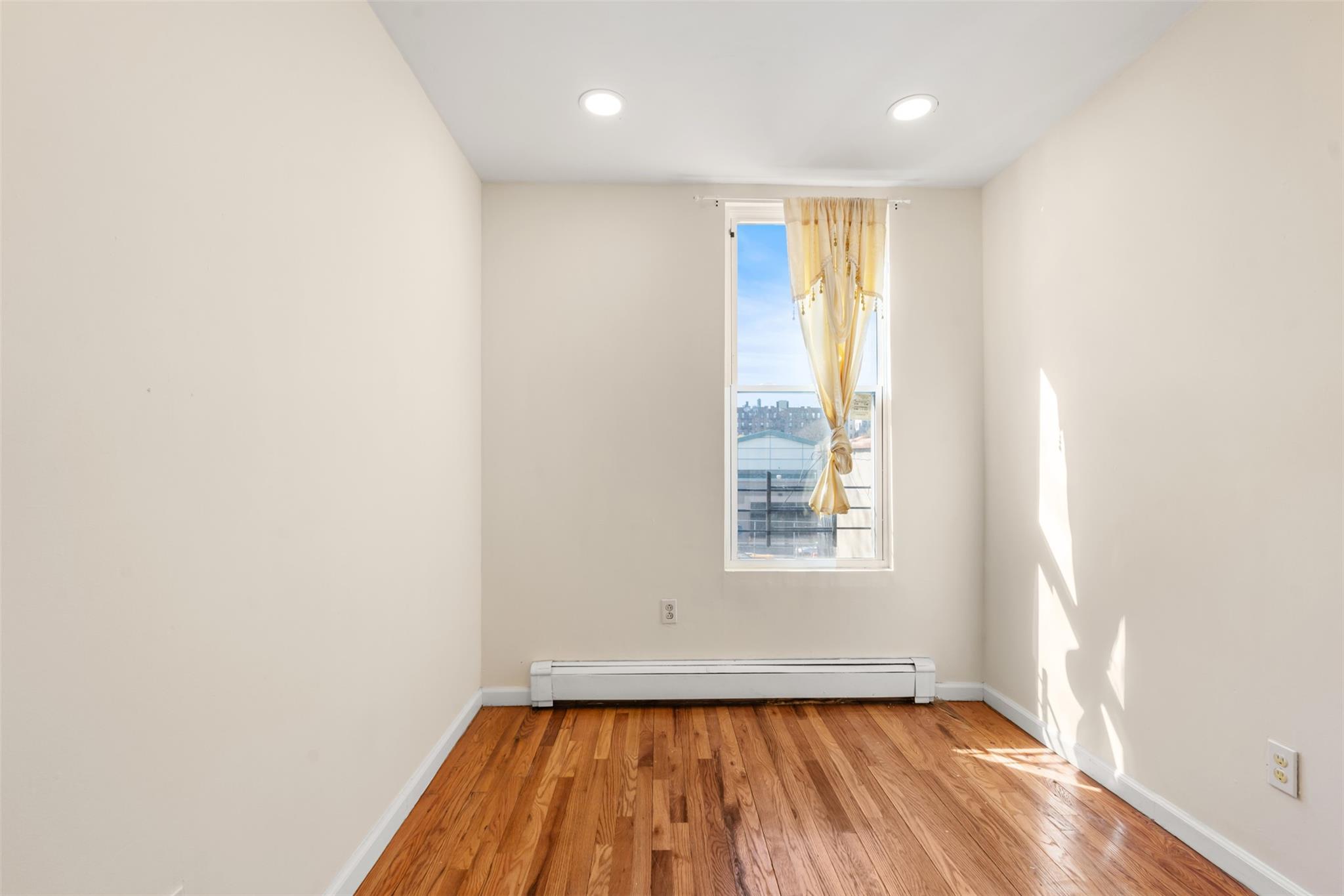 #8 photo, 4392 Park Avenue, ブロンクス区 Bronx , NY 10457