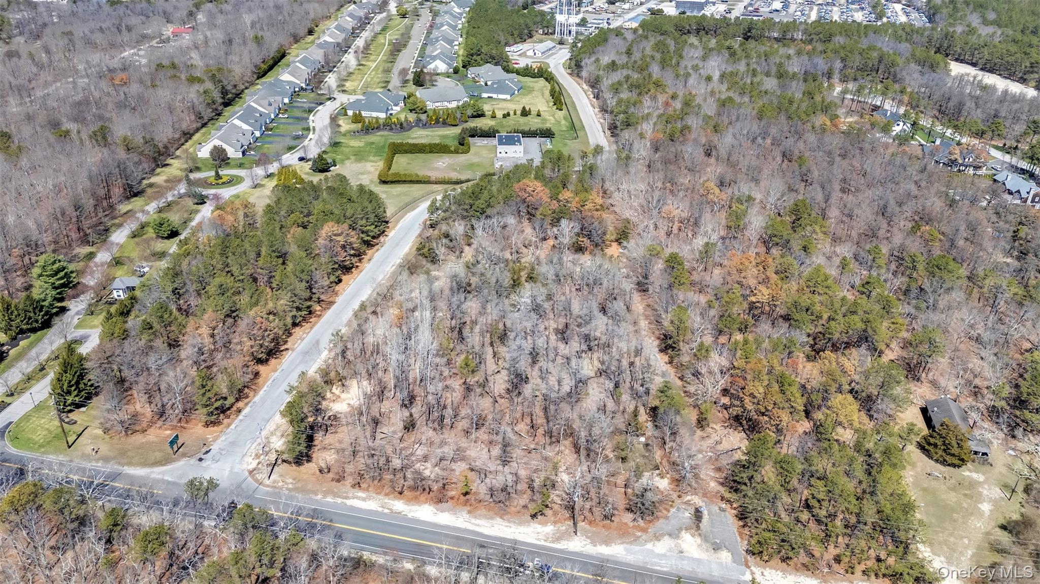 #10 photo, 98 Old Country Road, サフォーク郡 Westhampton , NY 11977