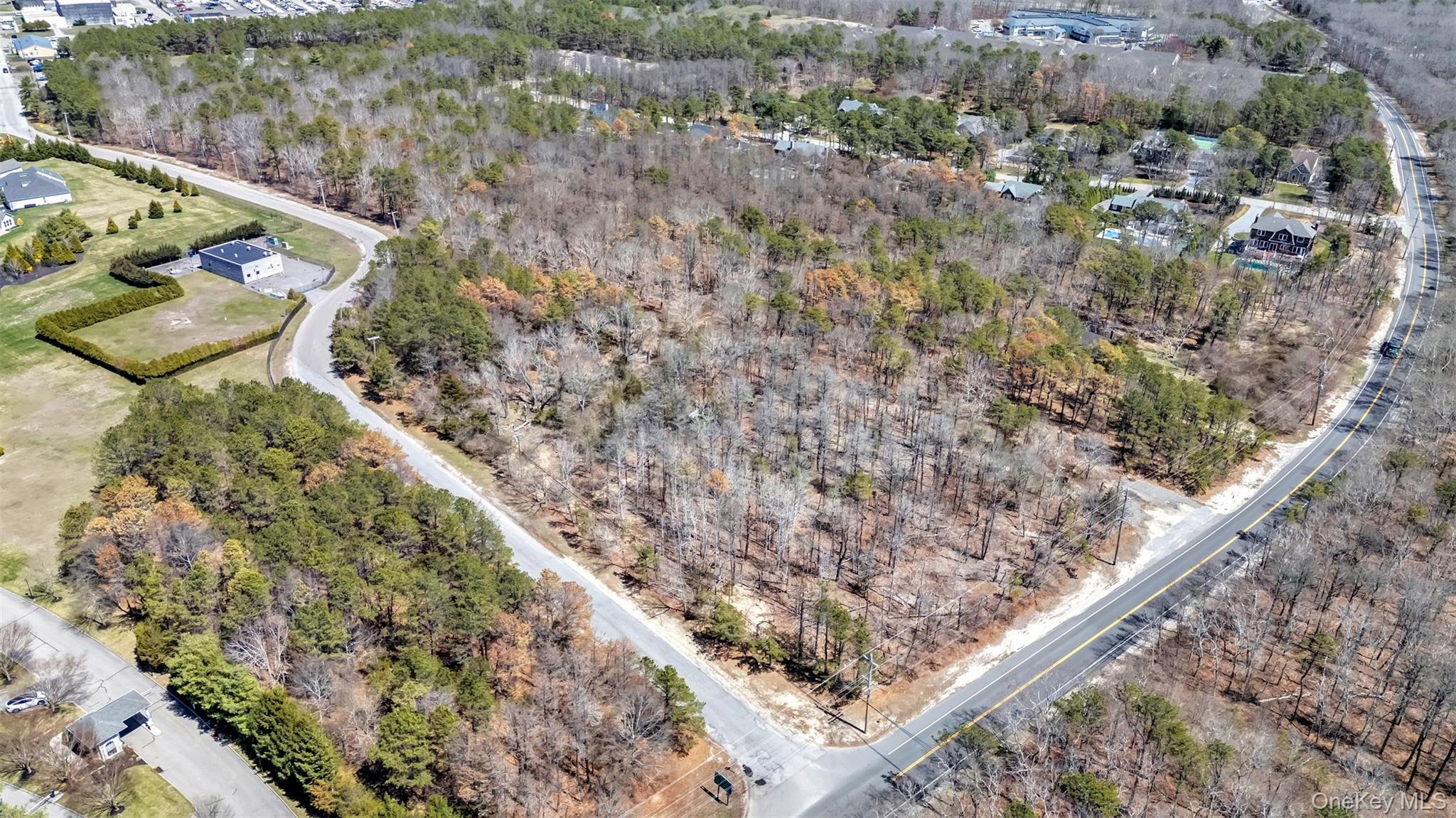 #2 photo, 98 Old Country Road, サフォーク郡 Westhampton , NY 11977