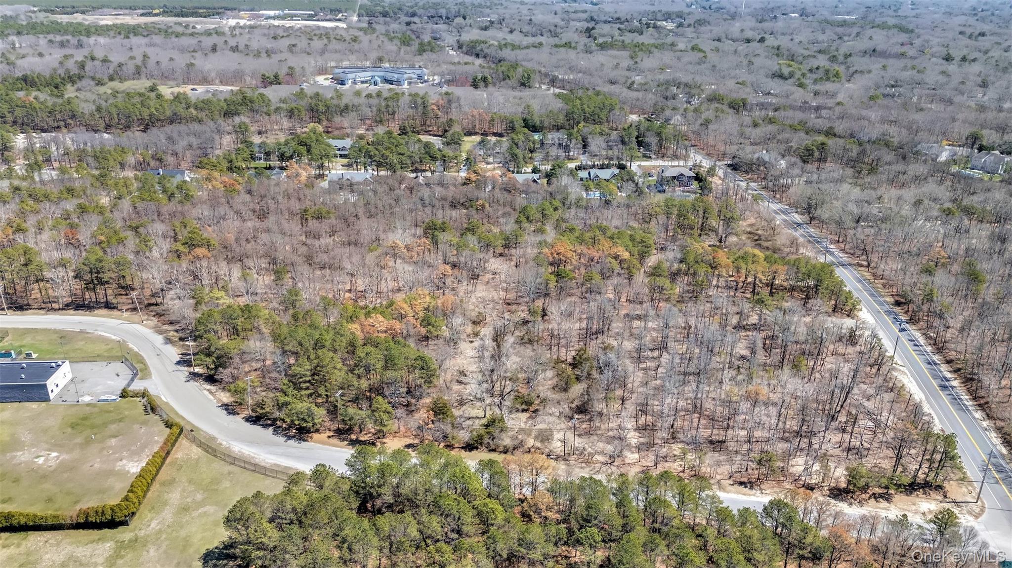 #5 photo, 98 Old Country Road, サフォーク郡 Westhampton , NY 11977