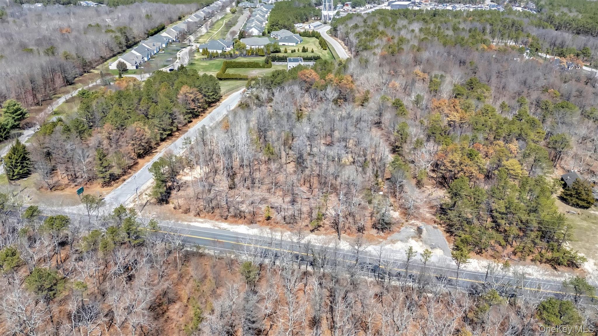 #6 photo, 98 Old Country Road, サフォーク郡 Westhampton , NY 11977