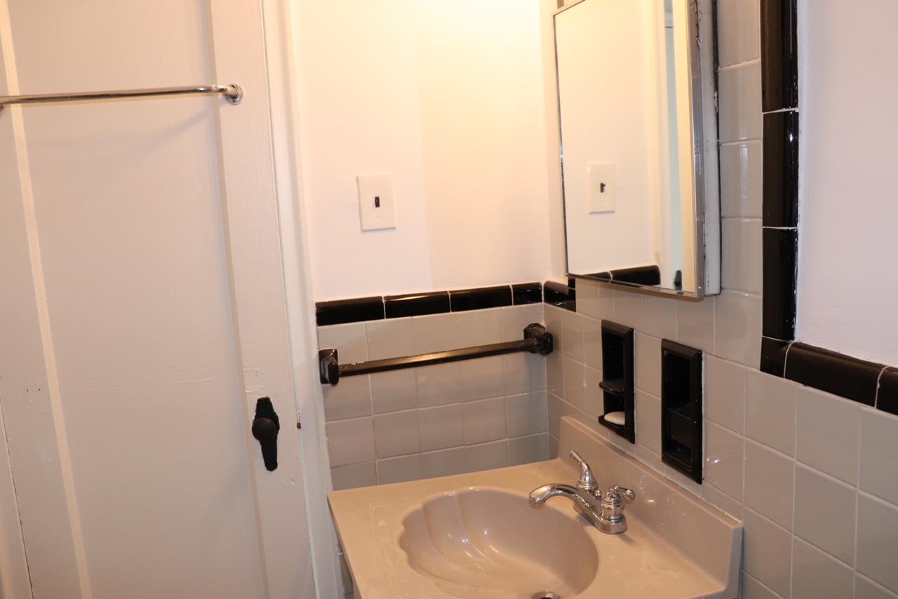 #13 photo, 69-40 Yellowstone Boulevard, Forest Hills , NY 11375