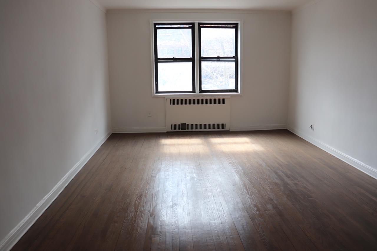 #3 photo, 69-40 Yellowstone Boulevard, Forest Hills , NY 11375