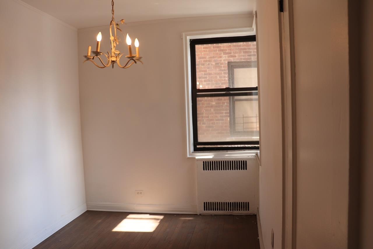 #8 photo, 69-40 Yellowstone Boulevard, Forest Hills , NY 11375