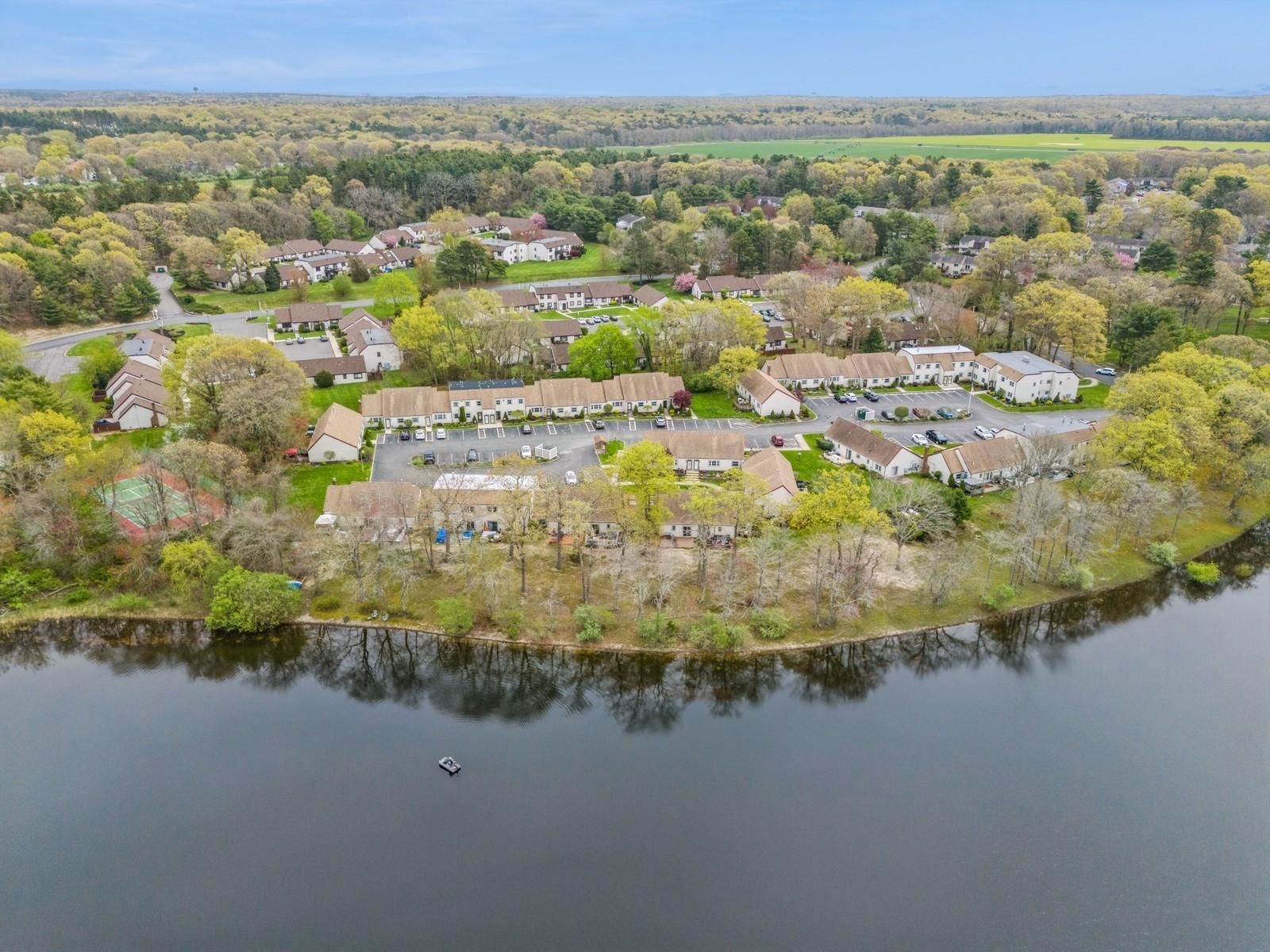 #19 photo, 605 Lake Court, سوفولك Middle Island , NY 11953