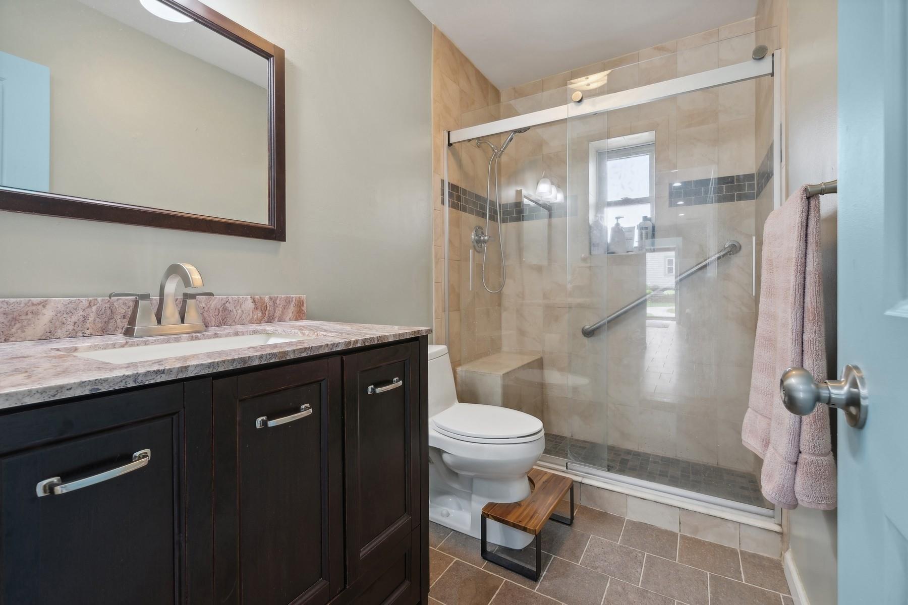 #8 photo, 605 Lake Court, سوفولك Middle Island , NY 11953