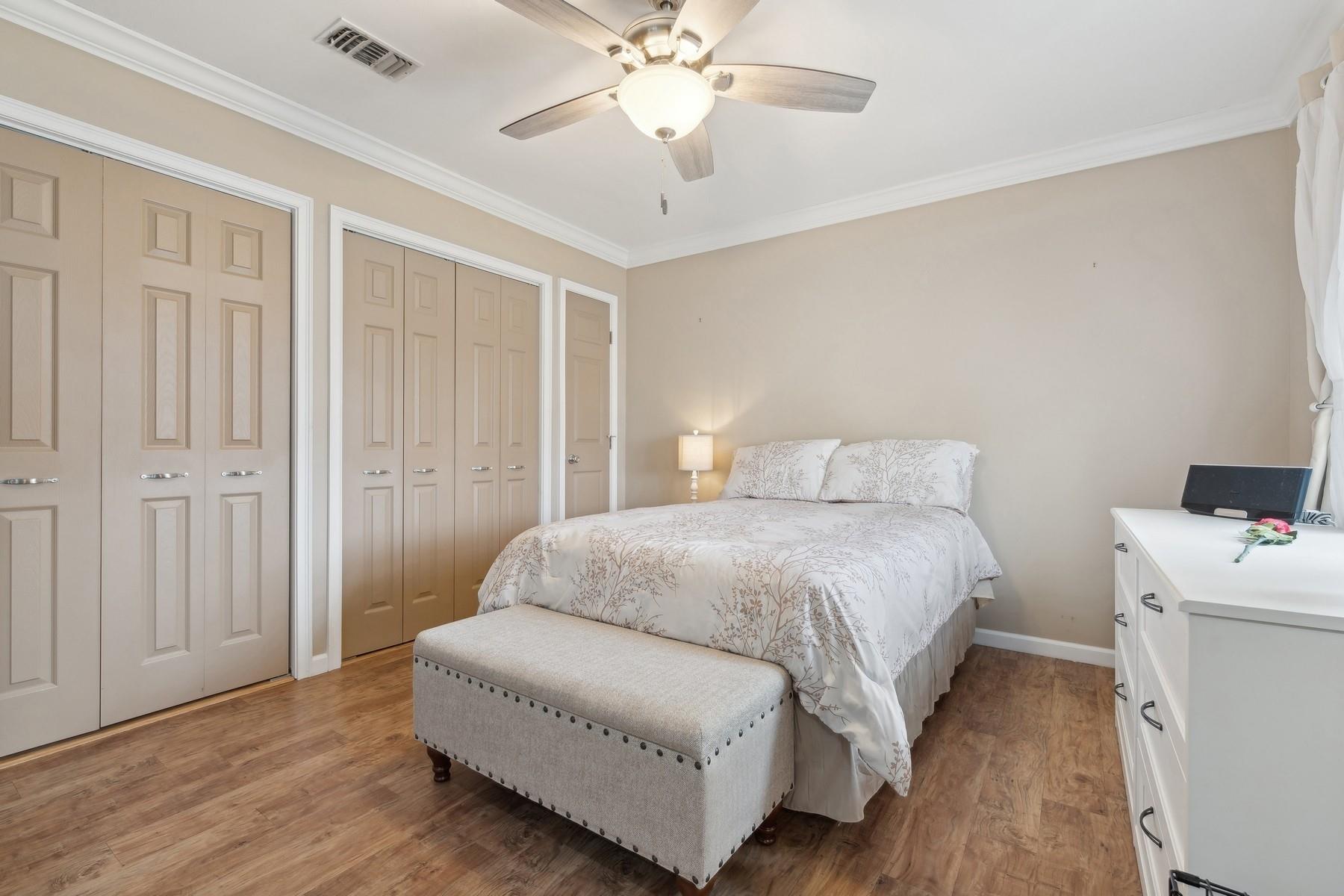 #9 photo, 605 Lake Court, سوفولك Middle Island , NY 11953