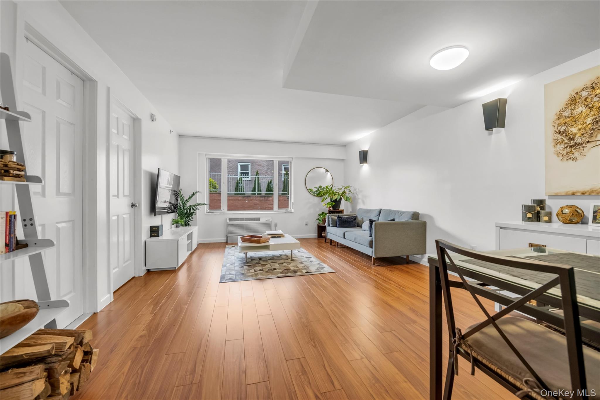 #4 photo, 65-06 Grand Central Parkway, クイーンズ区 Forest Hills , NY 11375