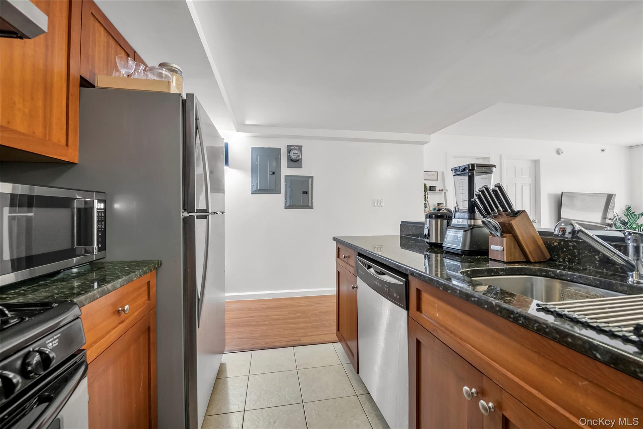 #8 photo, 65-06 Grand Central Parkway, クイーンズ区 Forest Hills , NY 11375