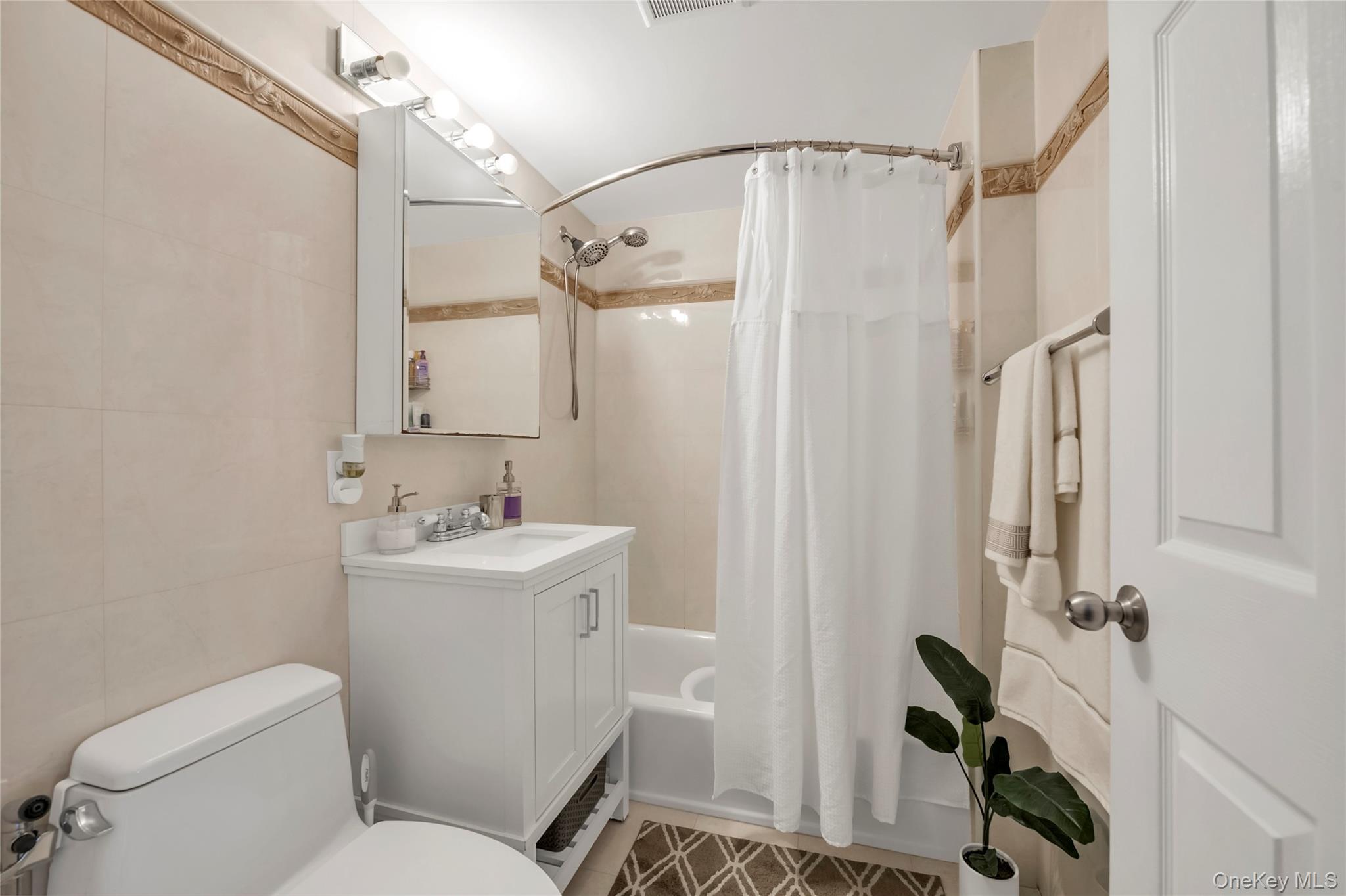 #9 photo, 65-06 Grand Central Parkway, クイーンズ区 Forest Hills , NY 11375